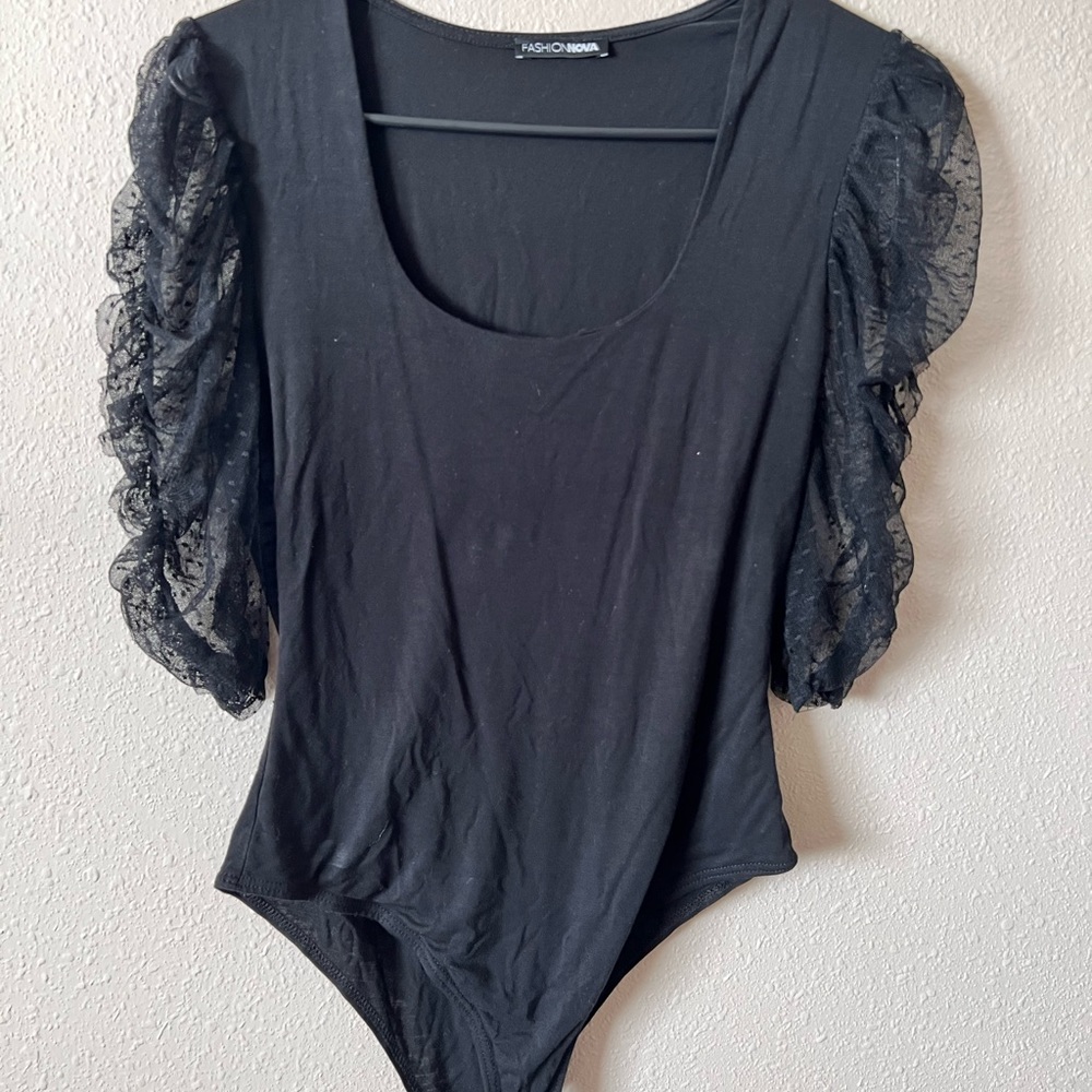 Black ruffle sleeve bodysuit from fashion nova !